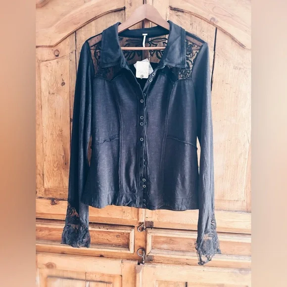 NWT Free People Rosebud Cuff Lace Top - Black - Size XL - Picture 4 of 16